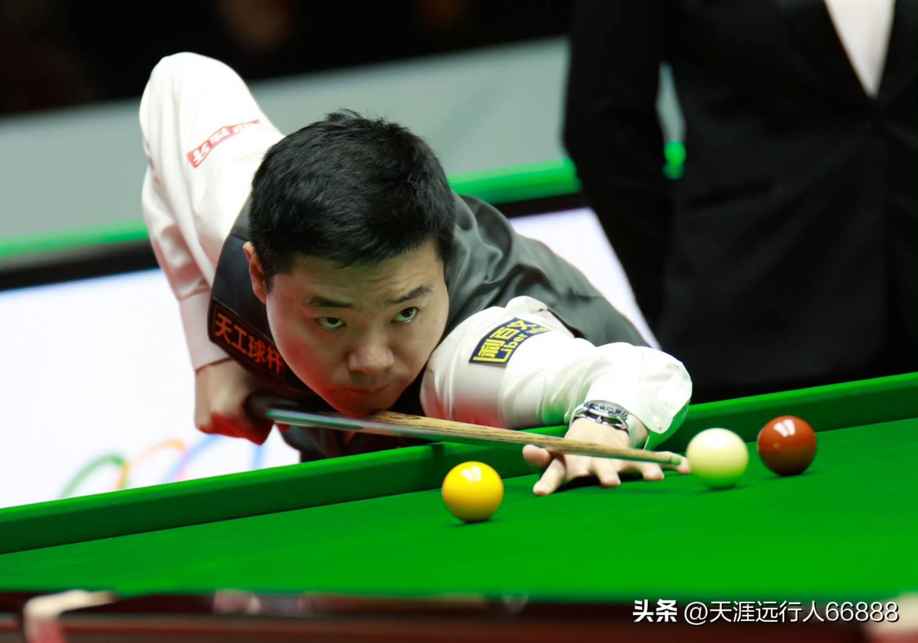 于一名内线 于一名内线