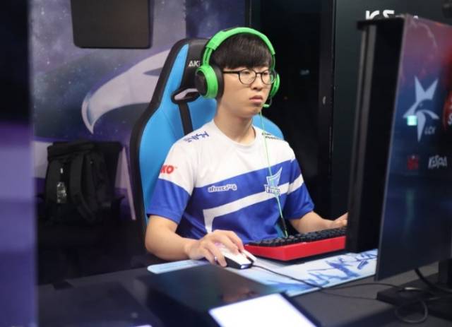 牵制前脱板 牵制前脱板